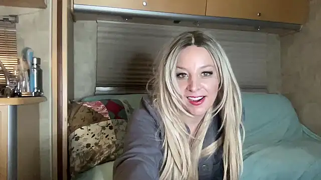 MonroeLoves online show from December 2025 05:01:02 AM