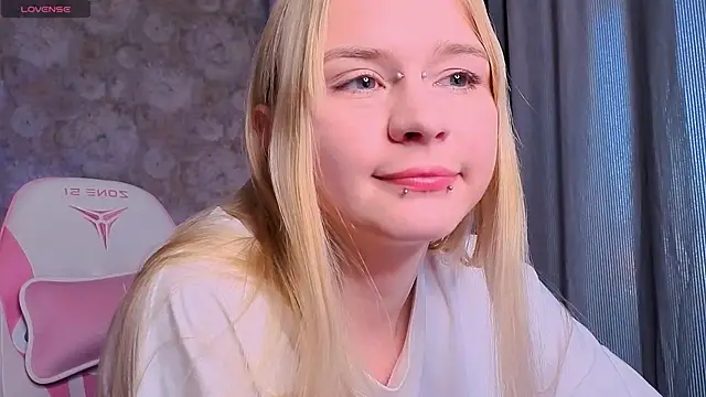 Snapshot of Milia_Parker chatting on June 2026 04:20:01 PM Milia Parker online show from June 2026 04:20:01 PM