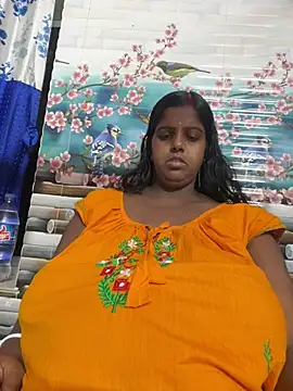 Snapshot of Beauty-queen chatting on April 2026 12:14:01 PM Beauty-queen online show from April 2026 12:14:01 PM