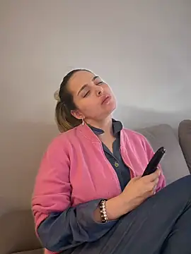 Alirawrz online show from October 2025 08:07:02 PM