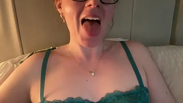 redheadrosie69 online show from January 2026 01:04:01 PM