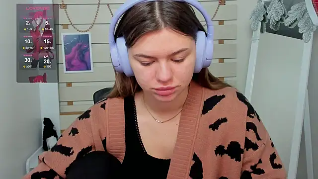 Josephine Kiss online show from January 2025 01:31:01 PM