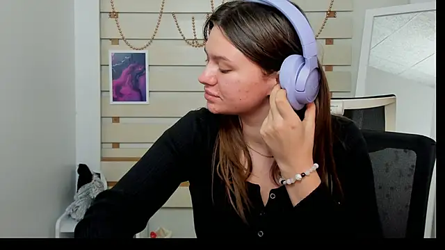 Josephine Kiss online show from January 2025 06:10:01 PM