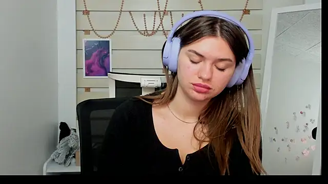 Josephine Kiss online show from January 2025 10:01:01 AM