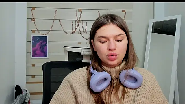 Josephine Kiss online show from February 2025 08:35:02 PM