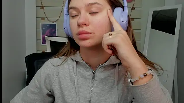 Josephine Kiss online show from February 2025 12:45:02 PM