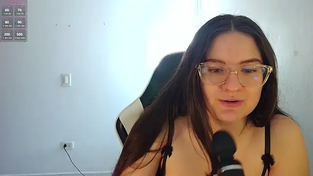 livgomez online show from February 2026 02:09:01 PM