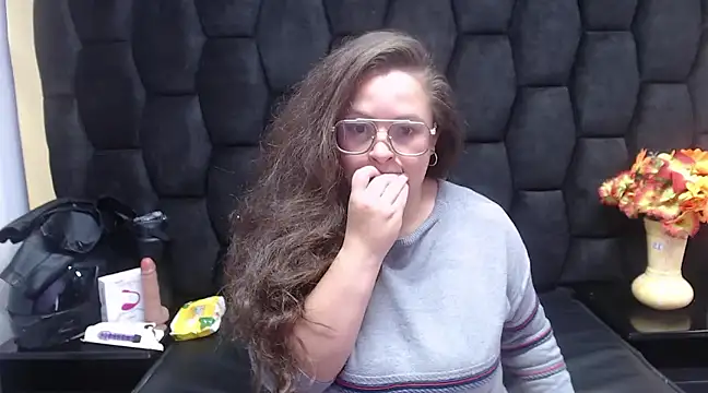 SaraThomso online show from December 2024 01:51:02 PM