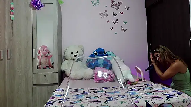 caroline jonson online show from February 2025 04:56:02 PM