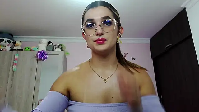 caroline jonson online show from February 2025 06:52:02 PM