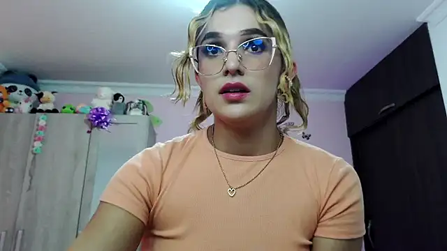 caroline jonson online show from March 2025 05:39:02 PM