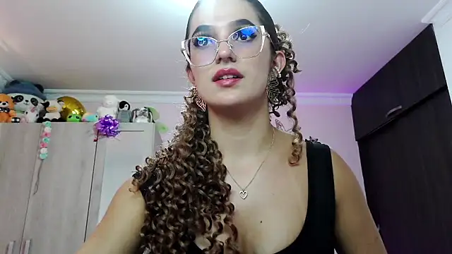 caroline jonson online show from March 2025 07:25:01 PM