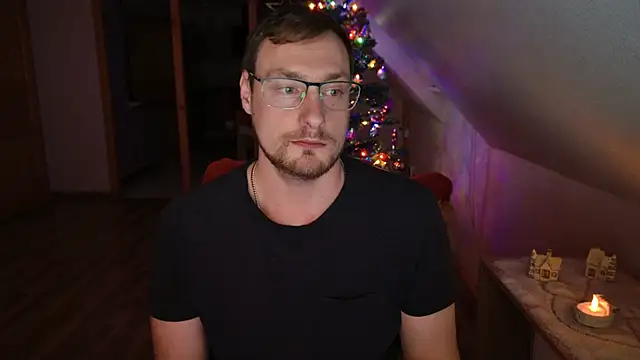 Snapshot of Relsxboy chatting on December 2024 09:43:02 PM Relsxboy online show from December 2024 09:43:02 PM