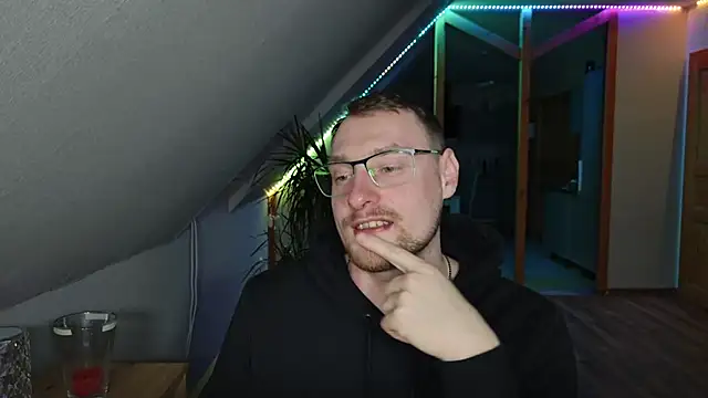 Snapshot of Relsxboy chatting on February 2025 05:50:02 PM Relsxboy online show from February 2025 05:50:02 PM