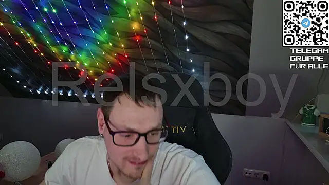 Snapshot of Relsxboy chatting on March 2026 05:32:01 PM Relsxboy online show from March 2026 05:32:01 PM