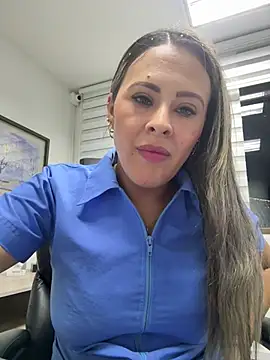 Snapshot of ALONDRAMILF chatting on February 2025 01:23:02 AM ALONDRAMILF online show from February 2025 01:23:02 AM