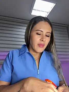 Snapshot of ALONDRAMILF chatting on February 2025 04:48:02 AM ALONDRAMILF online show from February 2025 04:48:02 AM