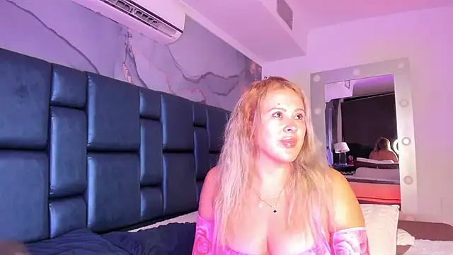 Snapshot of ALONDRAMILF chatting on November 2025 02:34:01 AM ALONDRAMILF online show from November 2025 02:34:01 AM