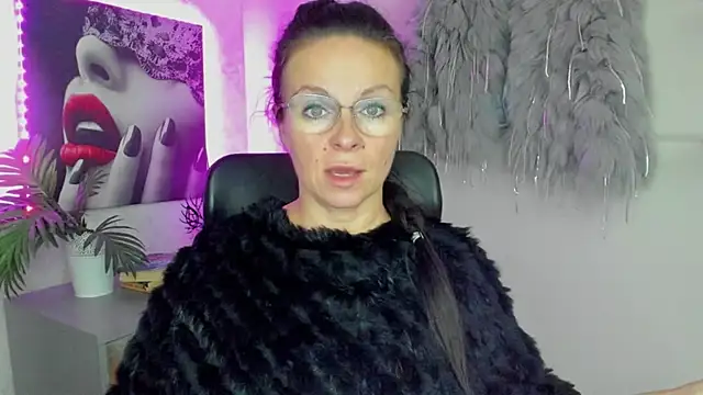 HelenLuxx online show from October 2025 05:44:02 PM