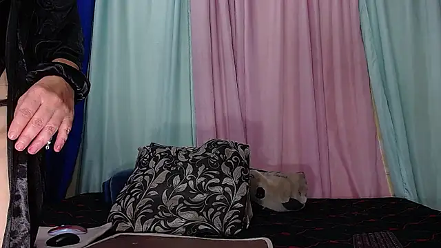 Karina Molina online show from December 2025 12:07:01 AM