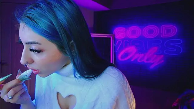 AriaVoss online show from December 2024 08:39:01 PM