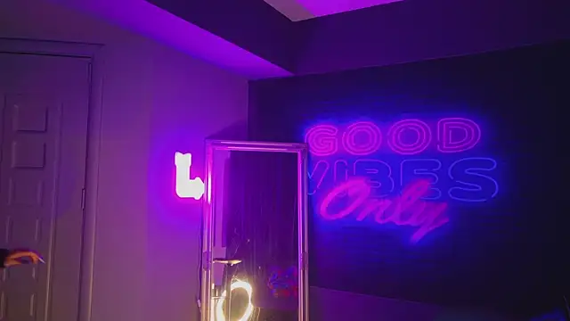 AriaVoss online show from December 2024 08:36:02 PM