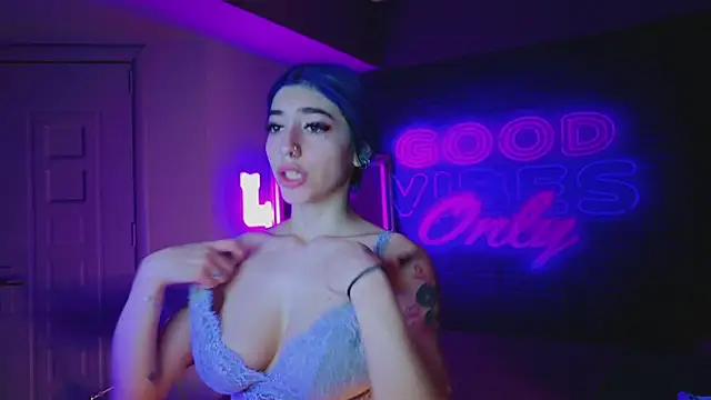 AriaVoss online show from January 2025 08:42:01 PM