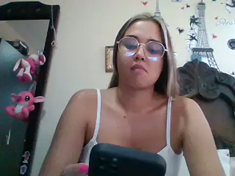 trianabell online show from January 2025 09:20:01 PM