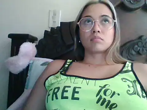 trianabell online show from January 2025 07:44:02 PM