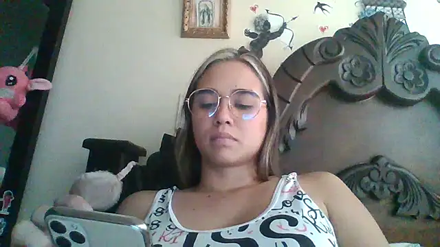 trianabell online show from February 2025 06:48:02 PM