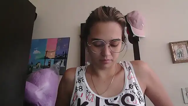 trianabell online show from April 2026 04:10:02 PM