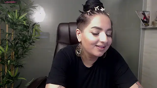 BustyAllyy online show from March 2025 11:04:02 PM