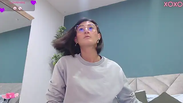 Snapshot of SharisWillian chatting on September 2025 03:53:01 AM SharisWillian online show from September 2025 03:53:01 AM