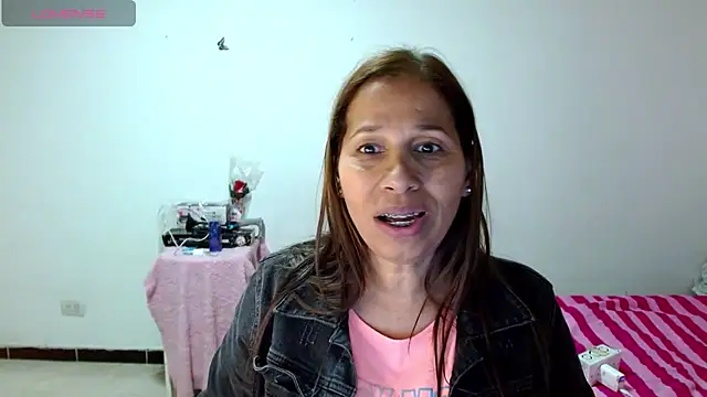 Snapshot of CaroMasha chatting on June 2026 07:33:01 PM CaroMasha online show from June 2026 07:33:01 PM