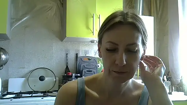 Snapshot of AshleyXHoney chatting on May 2026 07:38:01 AM AshleyXHoney online show from May 2026 07:38:01 AM