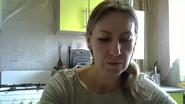 Snapshot of AshleyXHoney chatting on May 2026 06:30:01 AM AshleyXHoney online show from May 2026 06:30:01 AM