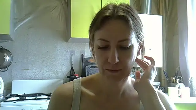 Snapshot of AshleyXHoney chatting on June 2026 07:32:02 AM AshleyXHoney online show from June 2026 07:32:02 AM