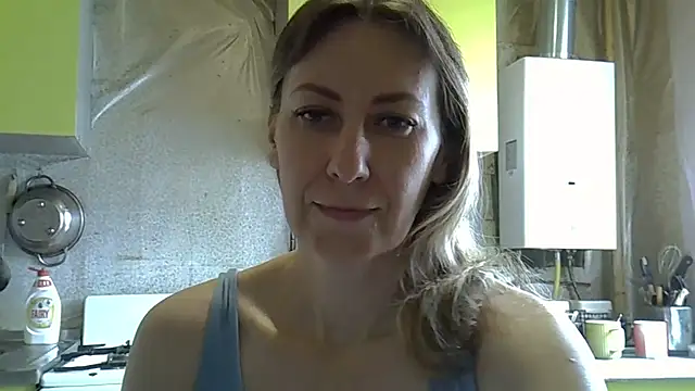 Snapshot of AshleyXHoney chatting on June 2026 07:03:01 AM AshleyXHoney online show from June 2026 07:03:01 AM