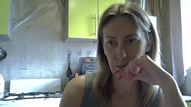 Snapshot of AshleyXHoney chatting on June 2026 09:14:01 AM AshleyXHoney online show from June 2026 09:14:01 AM