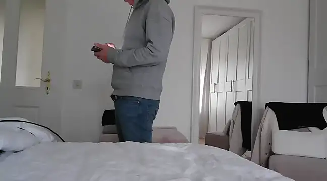 maxmueller321 online show from December 2024 10:02:01 AM