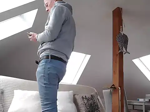 maxmueller321 online show from February 2026 09:08:01 AM