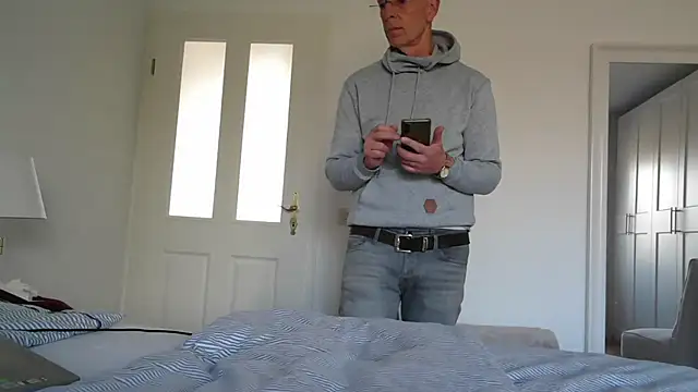 maxmueller321 online show from March 2026 08:26:01 AM