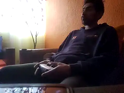 Snapshot of Angel_Coronel chatting on January 2025 10:37:02 PM Angel Coronel online show from January 2025 10:37:02 PM