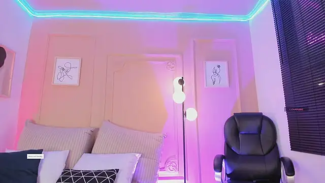 sofi bakerr online show from April 2026 11:38:01 AM