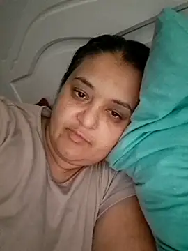 Snapshot of sarahhh1987 chatting on November 2025 04:31:02 PM sarahhh1987 online show from November 2025 04:31:02 PM