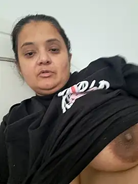 Snapshot of sarahhh1987 chatting on November 2025 09:32:01 AM sarahhh1987 online show from November 2025 09:32:01 AM