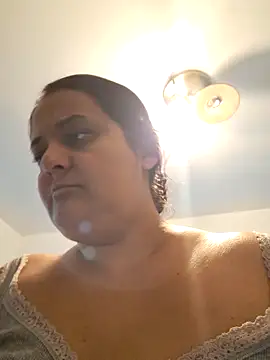 Snapshot of sarahhh1987 chatting on November 2025 08:47:02 AM sarahhh1987 online show from November 2025 08:47:02 AM