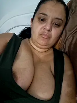 Snapshot of sarahhh1987 chatting on November 2025 05:59:01 PM sarahhh1987 online show from November 2025 05:59:01 PM