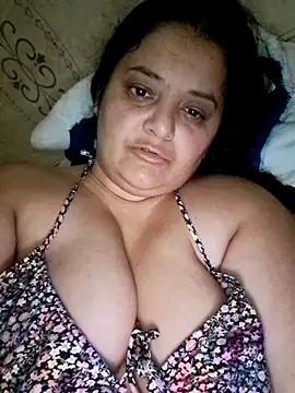 Snapshot of sarahhh1987 chatting on December 2025 11:32:01 PM sarahhh1987 online show from December 2025 11:32:01 PM