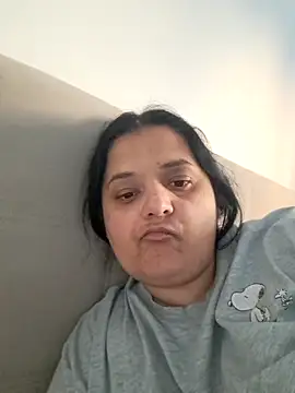 sarahhh1987 online show from April 2026 06:42:02 PM